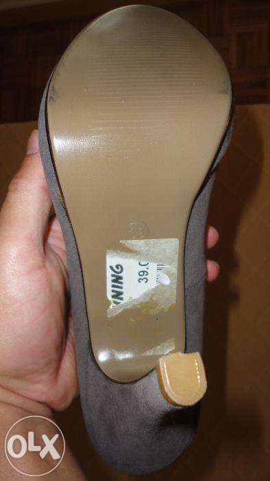 Sapatos de senhora cinza em camurça Kesly