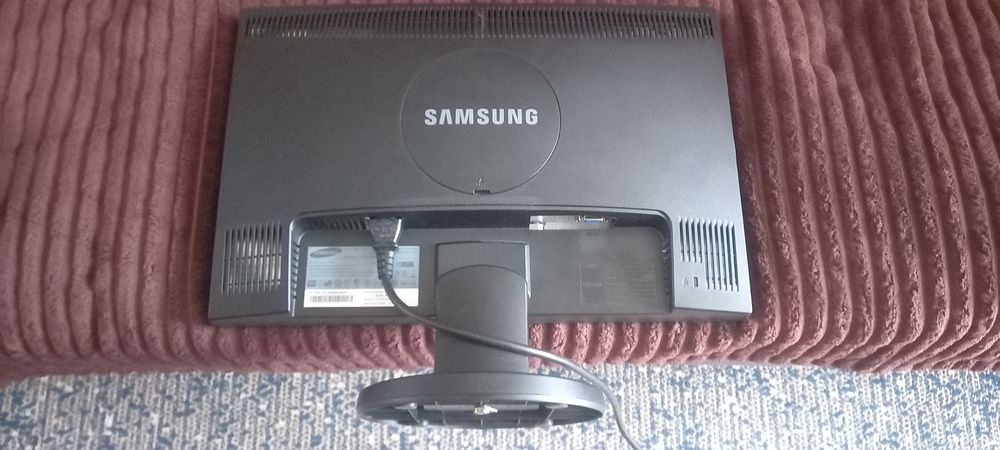 Монітор Samsung 19 LS19MYNKBBAUEN на відновлення.