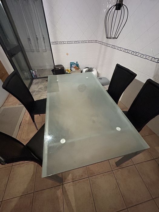 Mesa de cozinha com 4 cadeiras