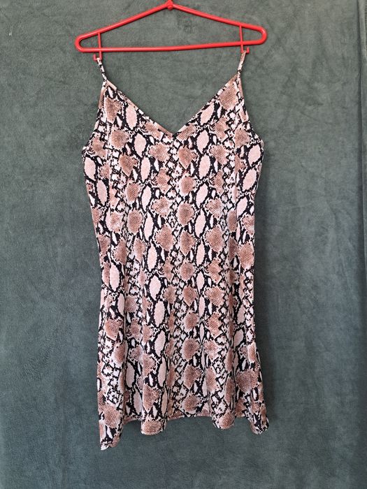 Sukienka na ramiączkach – idealna na lato!