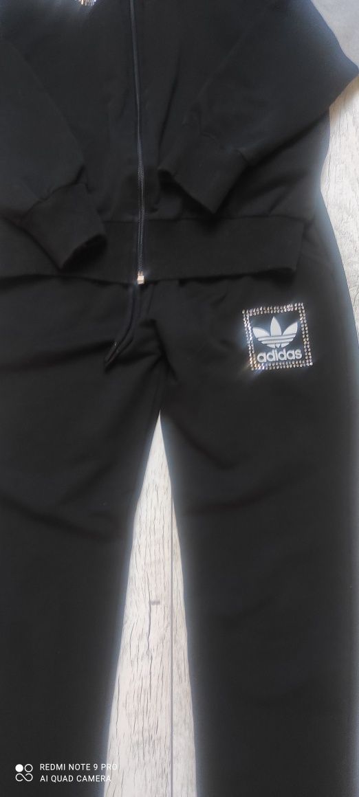 Dziewczęcy dres adidas