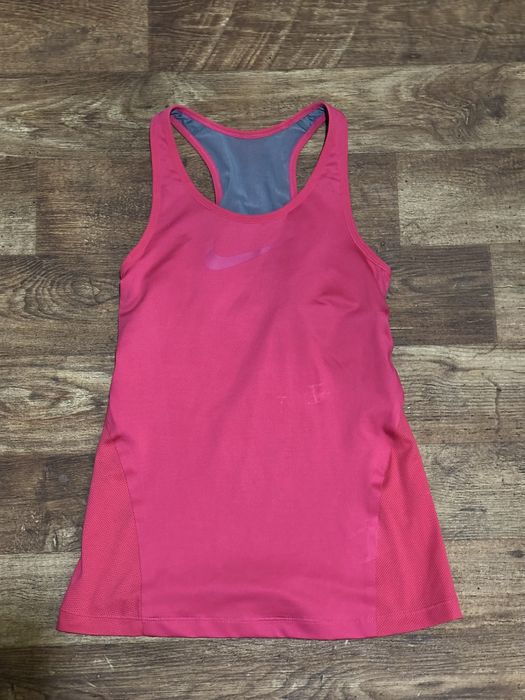 Женская спортивная майка Nike