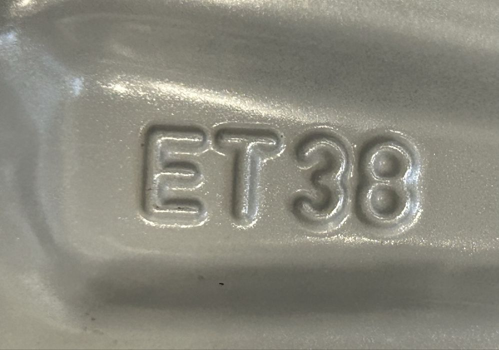291 Felgi Aluminiowe Oryginał VW R 17 5x112 otwór 57,1 Bardzo Ładne