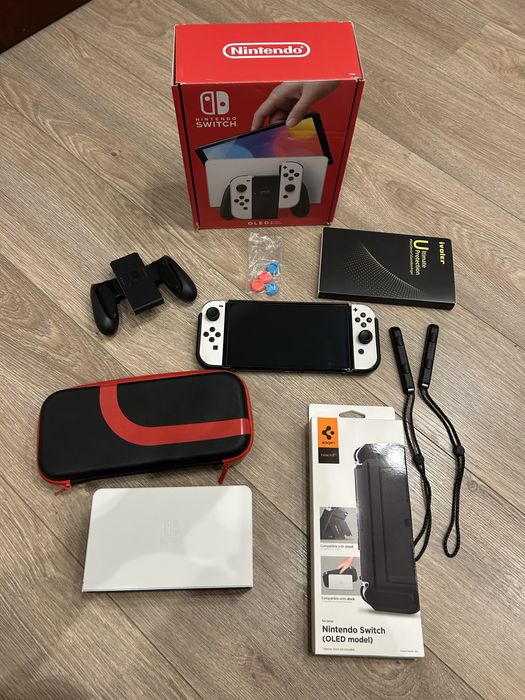 Nintendo Switch OLED 64GB + pełen zestaw dodatków