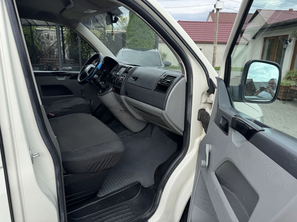 Volkswagen Transporter  2006р 8+1 пасажир  1.9 tdi