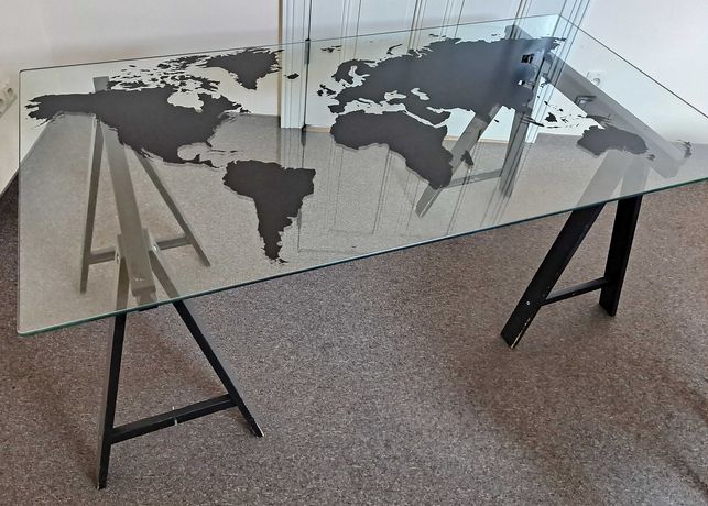Szklany stół z mapą świata 81x160x70
