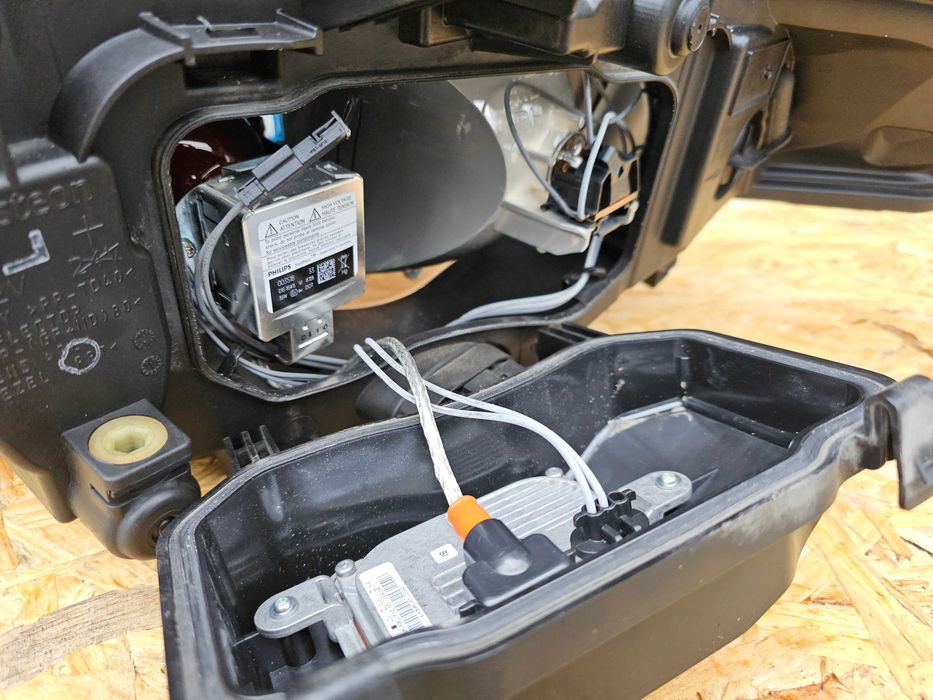 Lampa przednia prawa Ford Mondeo Mk4 lift xenon prawy przód ksenon EU