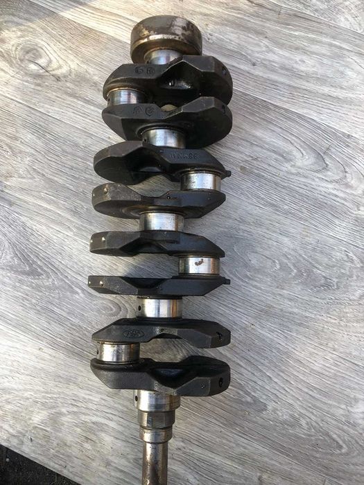 Коленвал Шкив коленвала Насос масляный Шатун Поршень Крышка Ford Focus