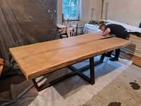 Stół monolit dąb lite drewno live edge loft massivholztisch