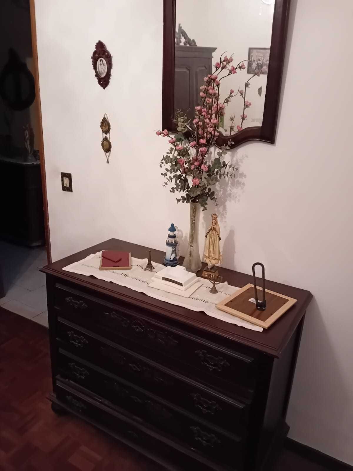 Mobília de quarto estilo antigo