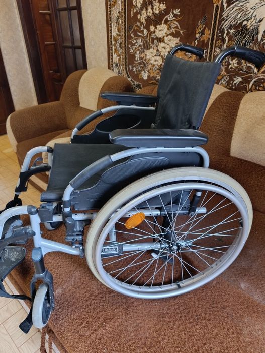 Продам инвалидную коляску