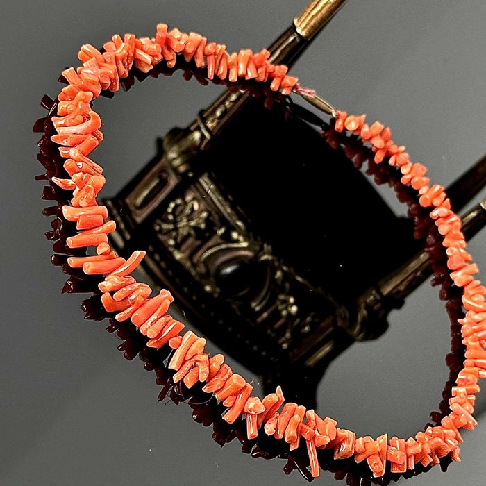 Naszyjnik z naturalnych czerwonych Korali, wykonane około 1920 roku