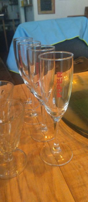 Pratos, copos, talheres, utensílios de cozinha...