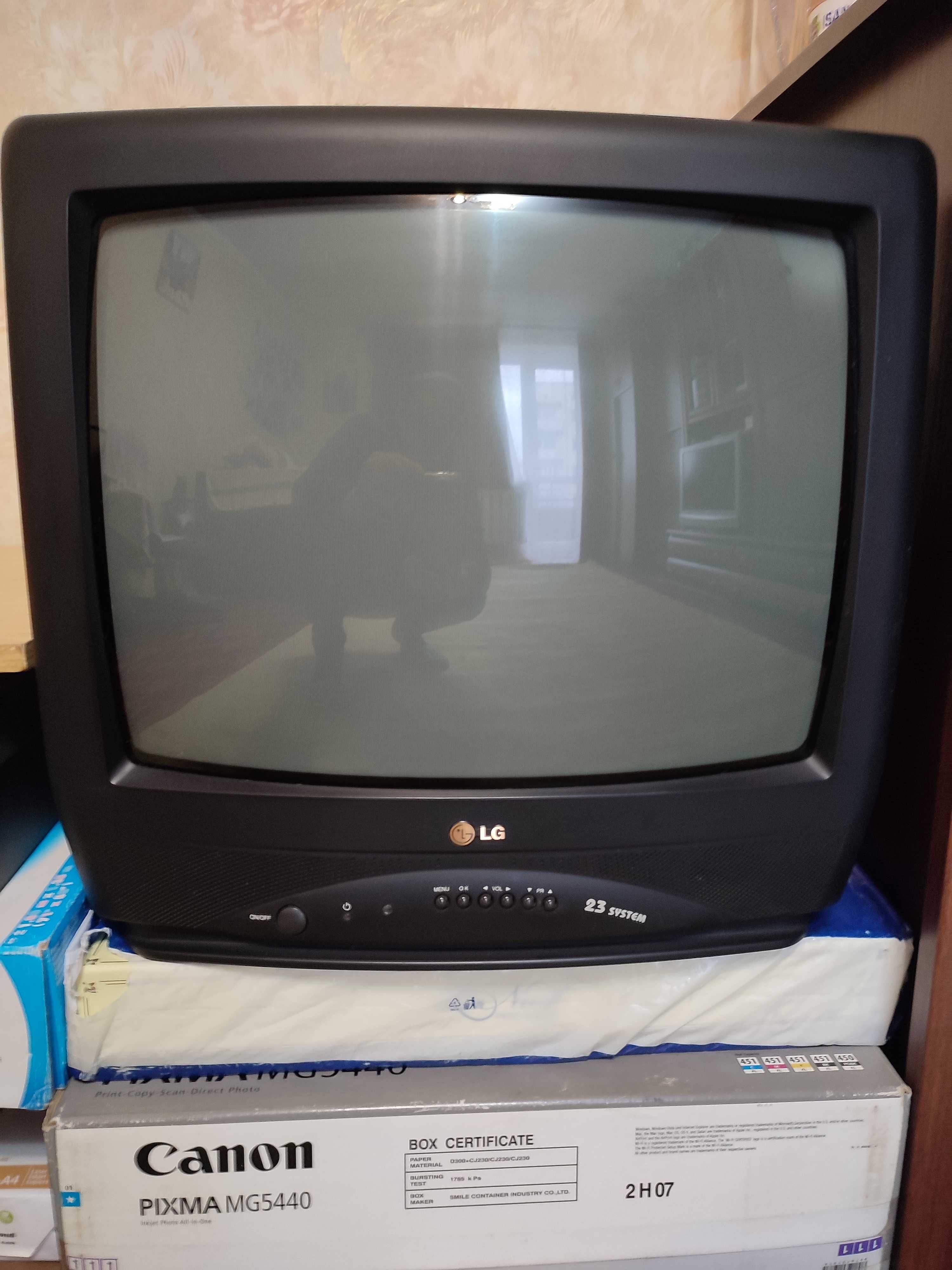 TV LG CF-20F30K телевізор