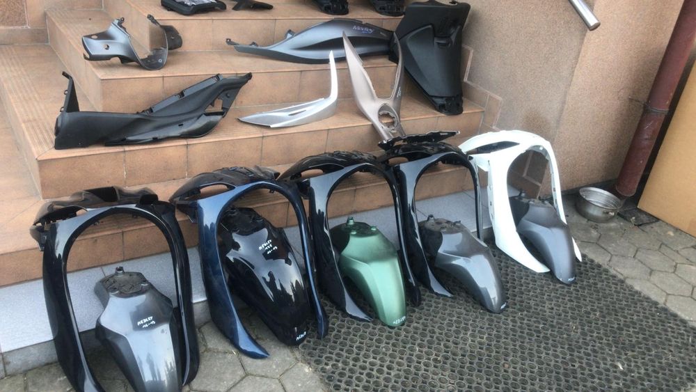 PIAGGIO MEDLEY 125 blotnik czacha owiewka podłoga  kokpit  plastik