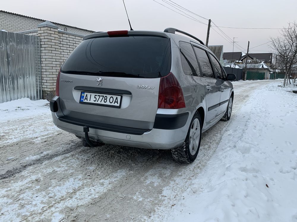 Автомобіль пежо 307