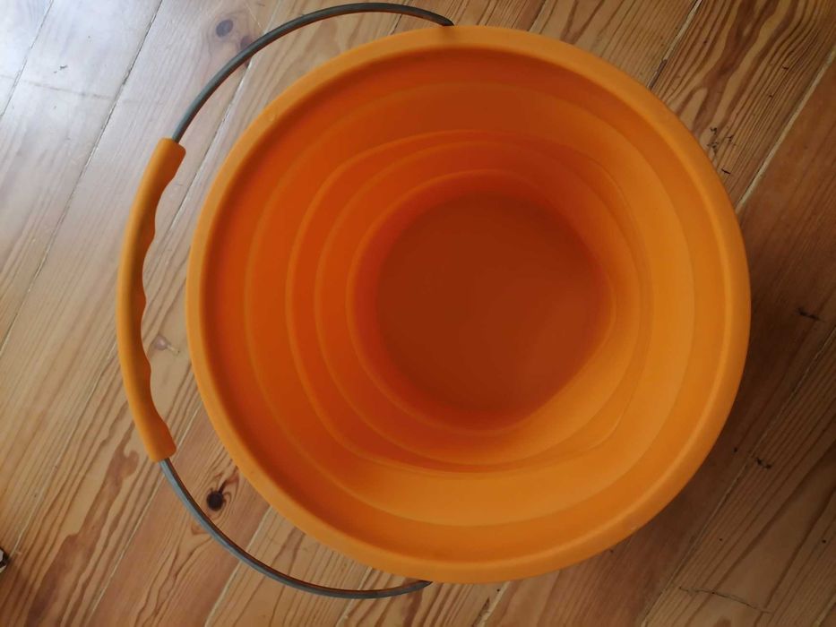 Balde de silicone dobrável - poupa espaço