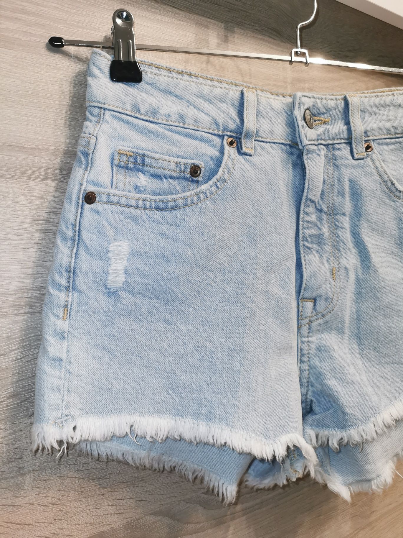 H&M 36 S szorty jeansowe jasny denim jeans nowe postrzępione nogawki