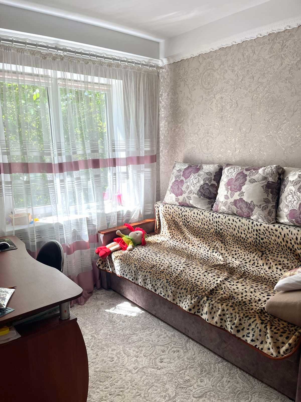 Продается 2 ком квартира в Коммунарском районе по ул Космическая
