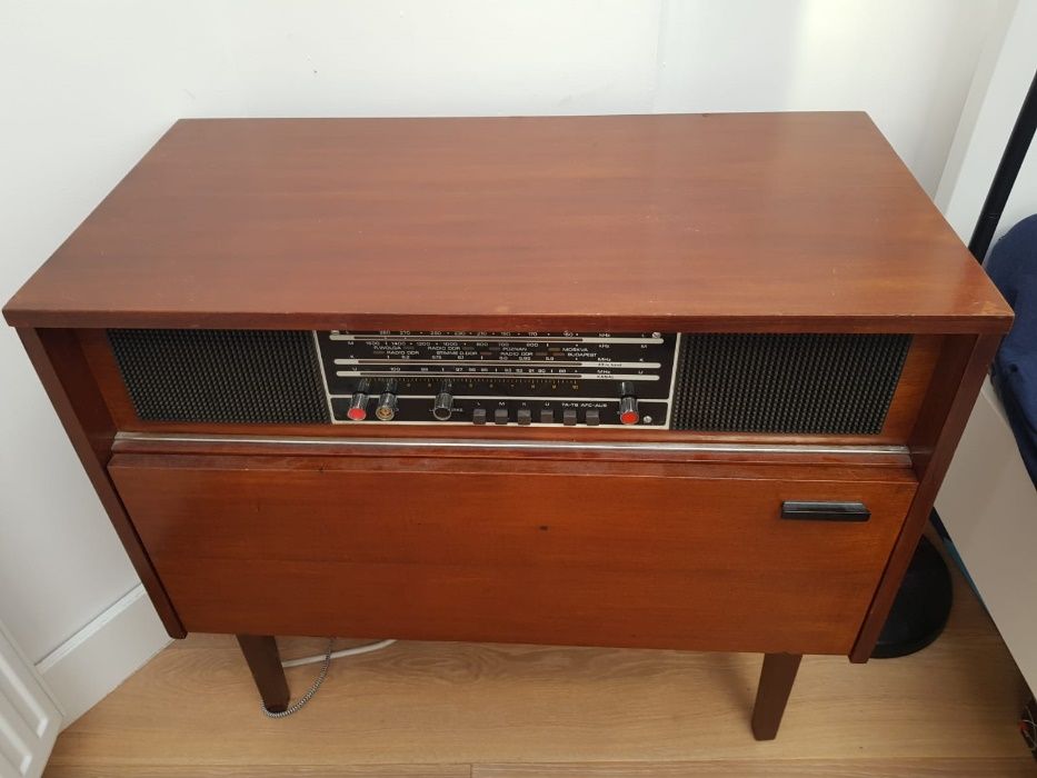 Radiola Junior 8 DDR NRD radio gramofon vintage