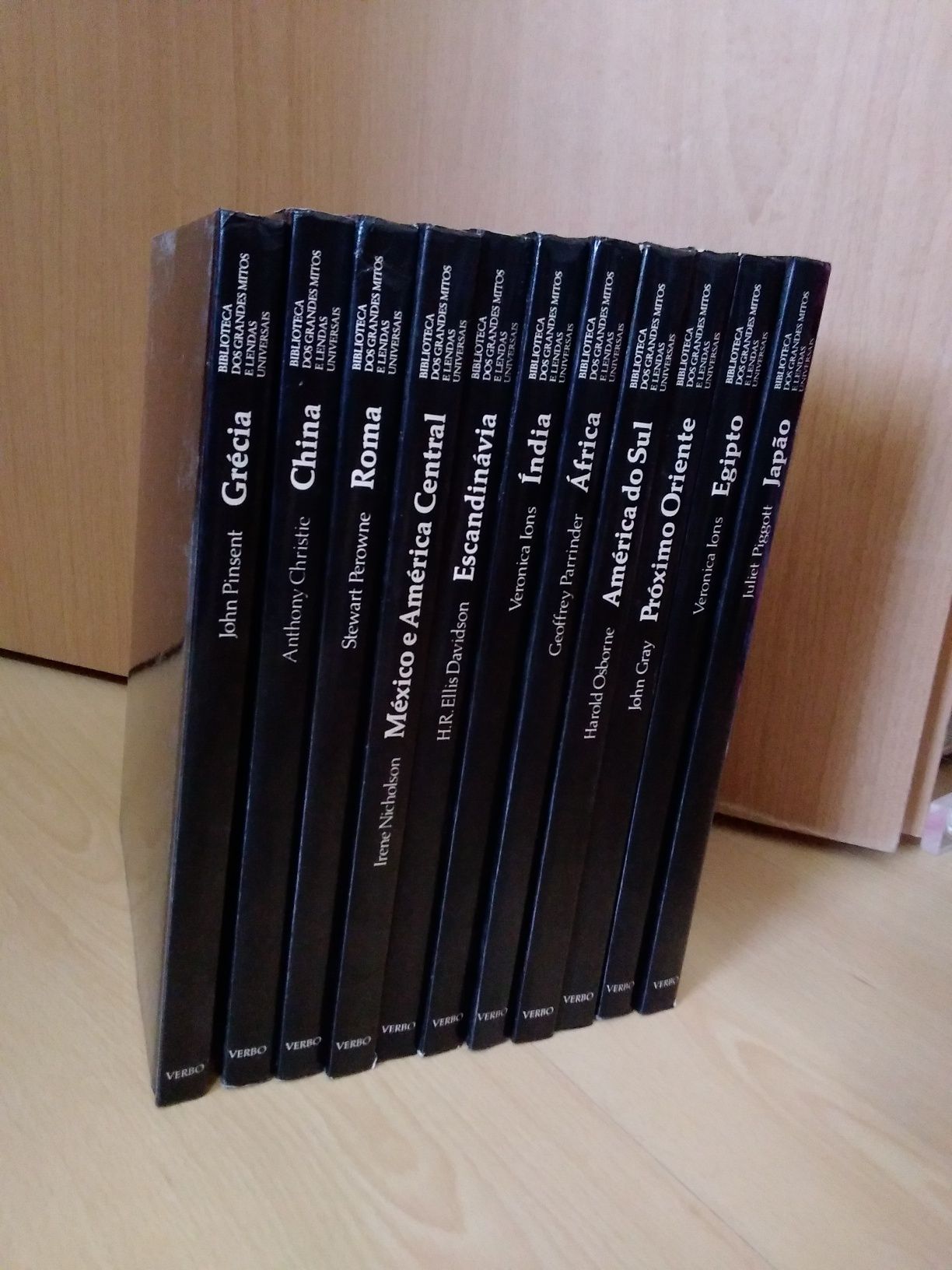 Coleção completa Biblioteca dos Grandes Mitos e Lendas Universais