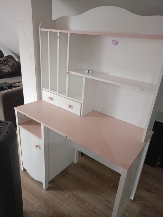 Biurko stan bdb różowe