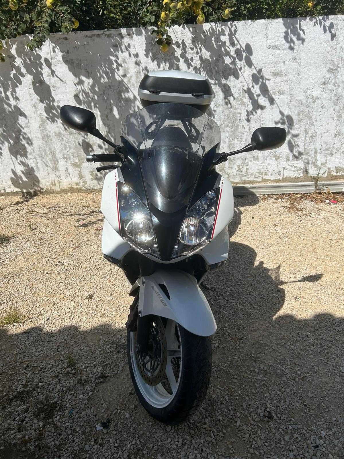 VFR 800 - em excelente estado