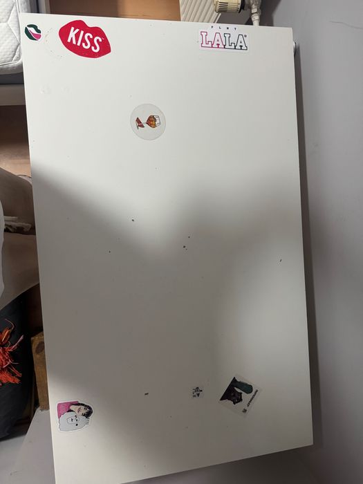 Biurko z regulowanymi nogami