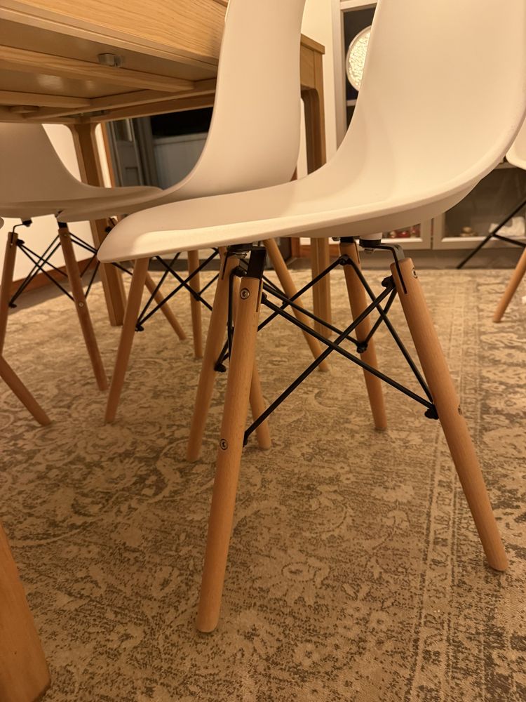 Mesa de jantar extensível IKEA bege (4 a 6 lugares) – Excelente estado