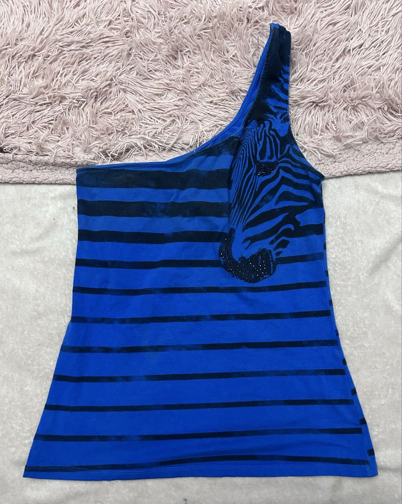 Camisola com apenas uma alça