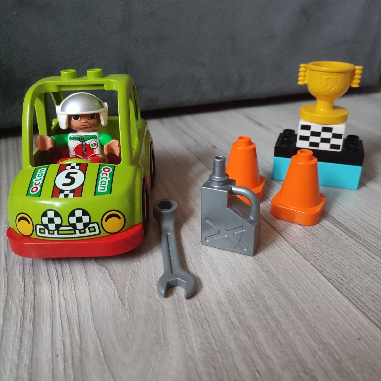 LEGO Duplo autko wyścigowe Bardzo lolecam