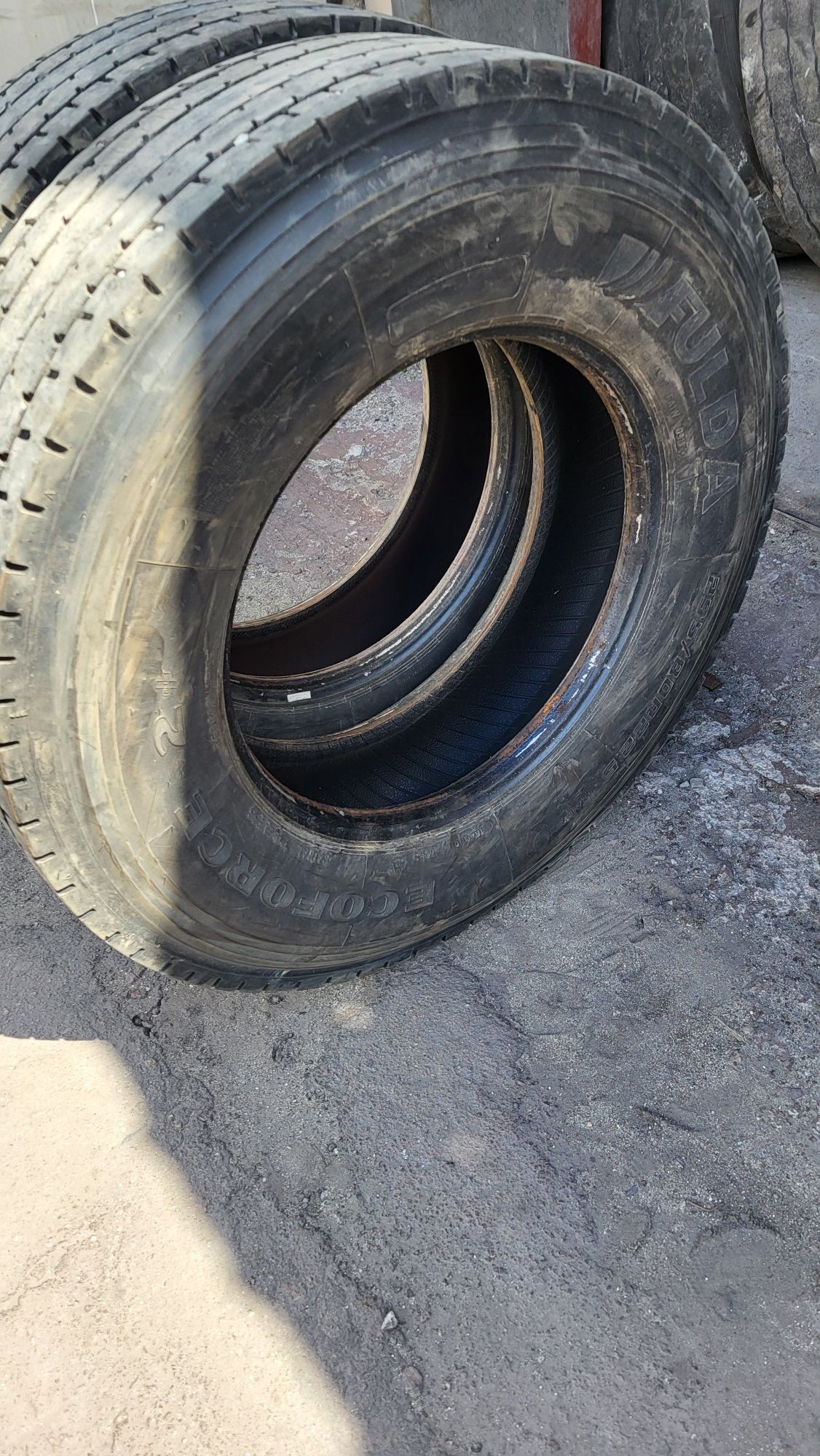 Продам шины б/у 295/80R22.5