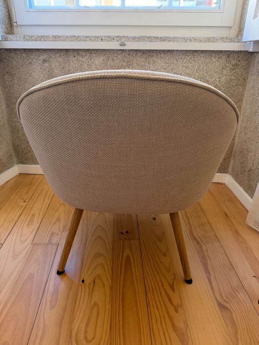 Poltrona em tecido bege, como nova