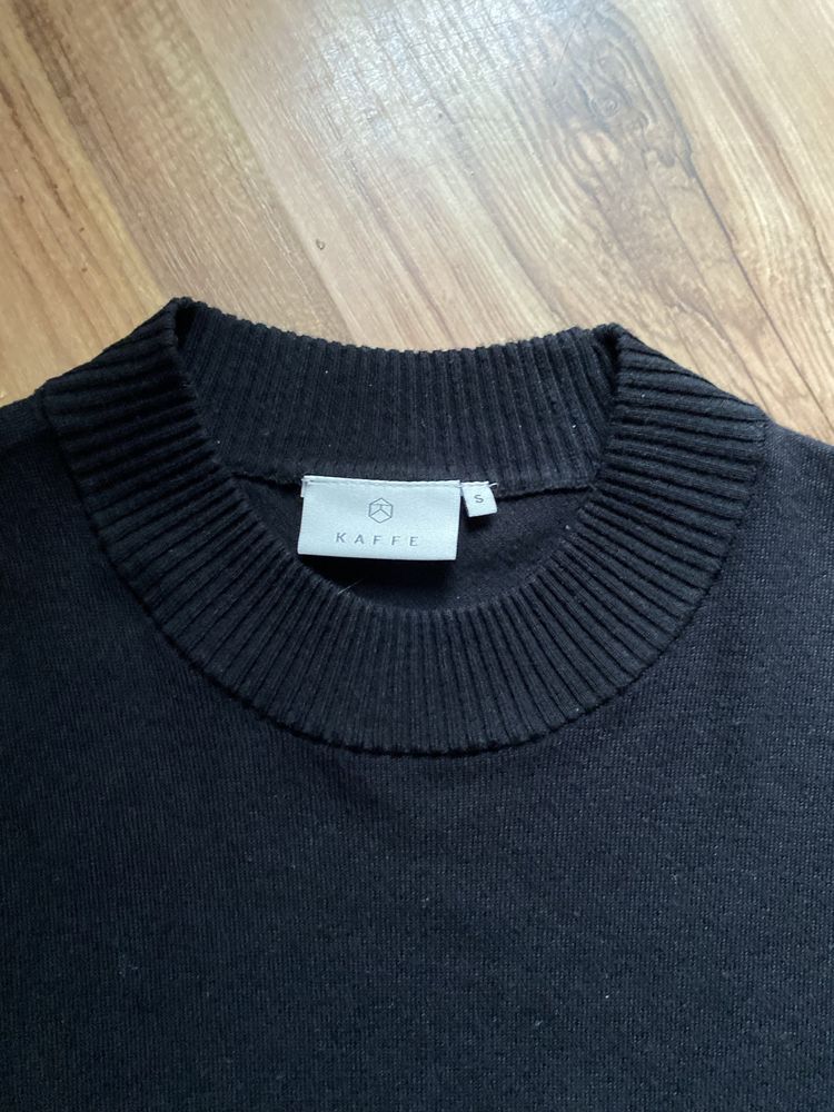 Zalando kaffe sukienka dzianinowa dlugi sweter z rozcieciem midi S M