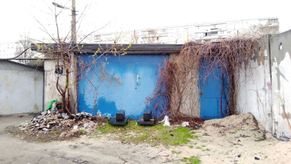 Березняки. Продам гараж по фасадній частині Березняківській, 15-А.