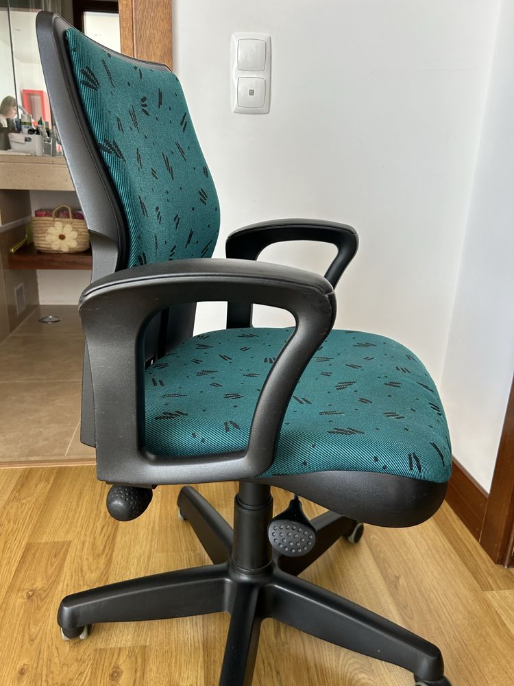 Cadeira Steelcase com rodas