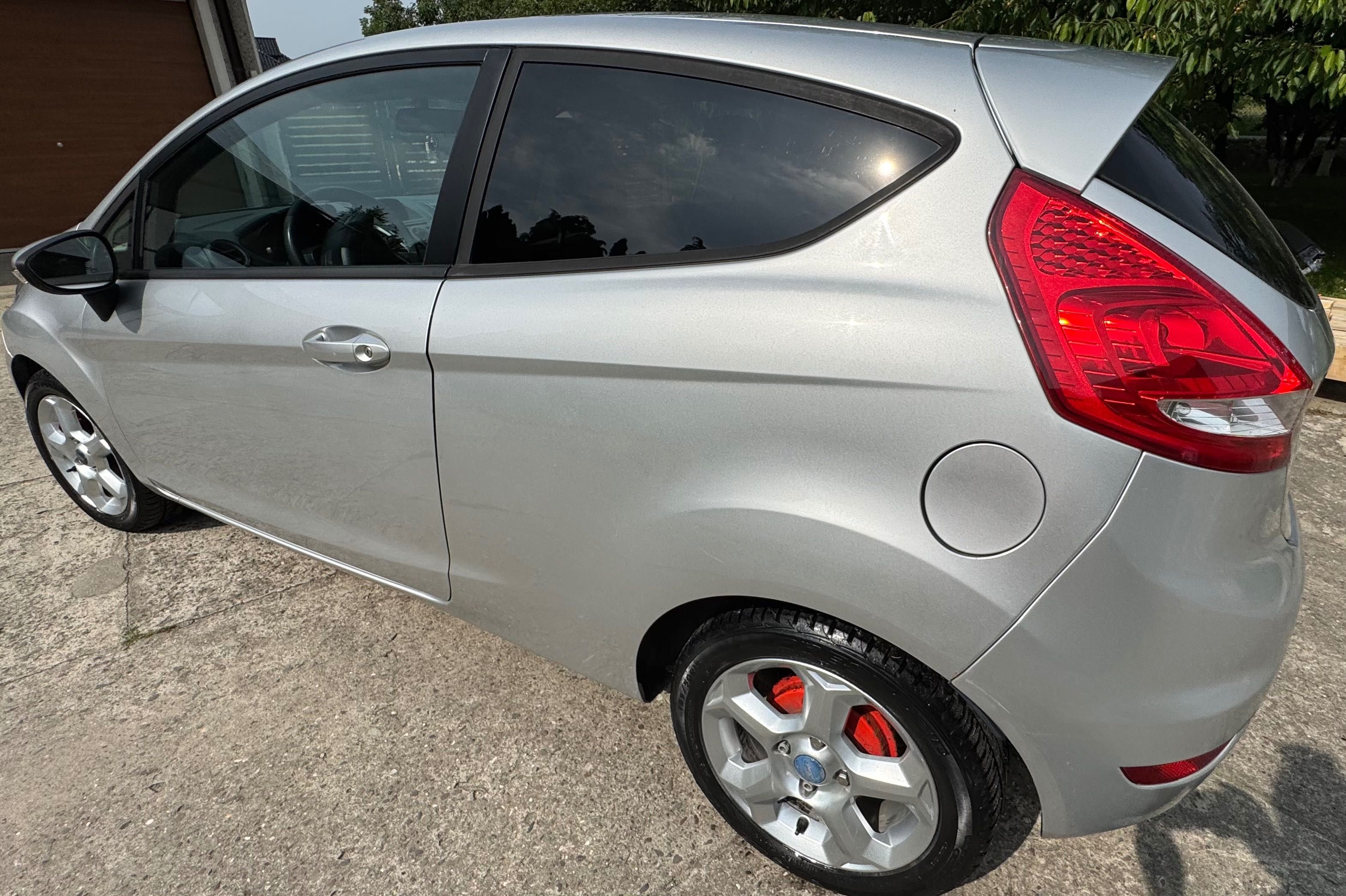 Sprzedam Ford Fiesta LPG + klima + koła zimowe na stalówce +k.zapasowe