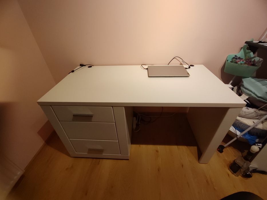 Biurko z kolekcji Snow duże dodatkowa półka