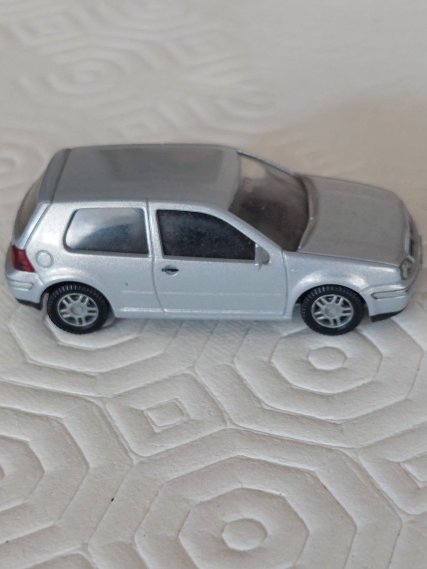 VW Golf IV escala 1.87
