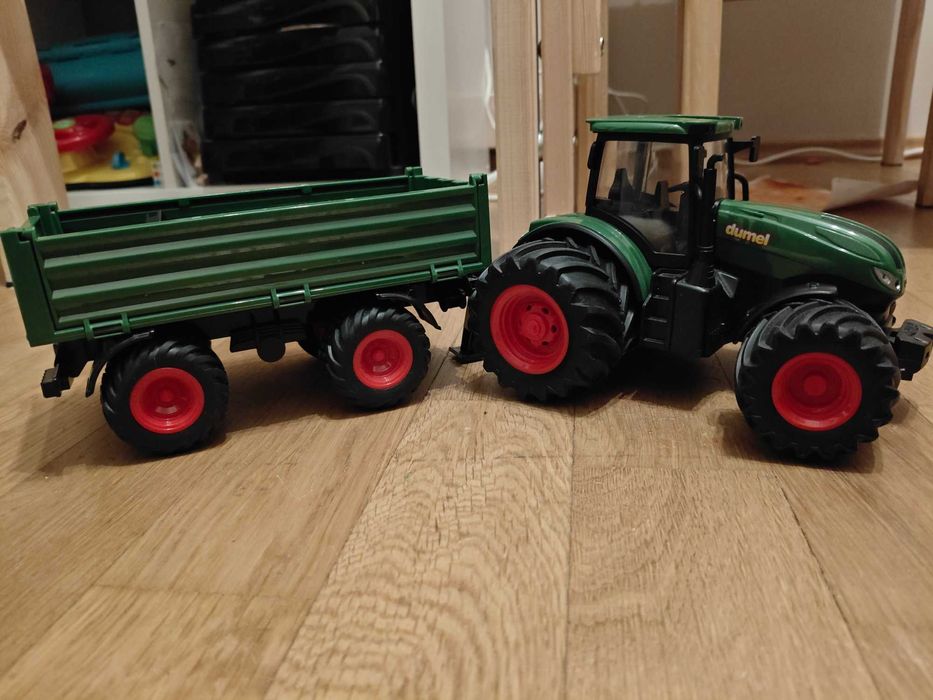 Zdalnie sterowany zielony traktor RC z przyczepą - Agro Pojazdy Dumel
