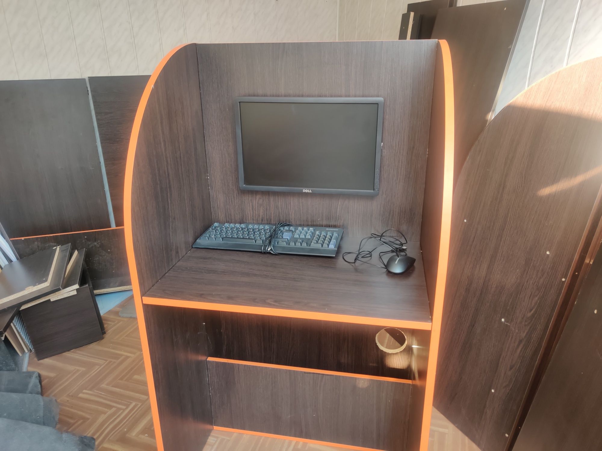 Конпьютер - стол