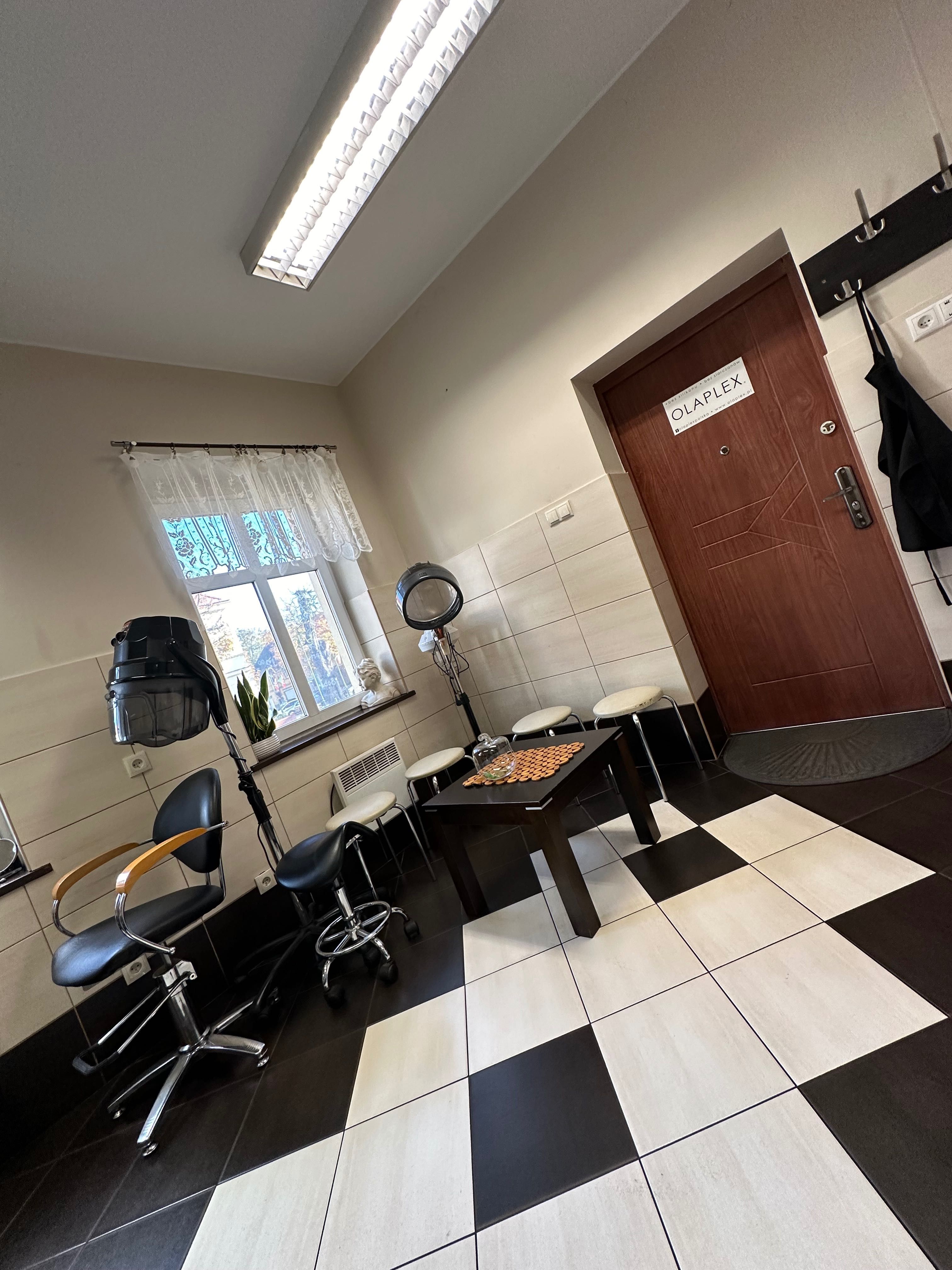 Lokal bezczynszowy Salon fryzjerski Barber na sprzedaż centrum Otyń