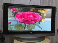Телевизор LG 42PC3RV-ZJ с смарт TV приставкой.