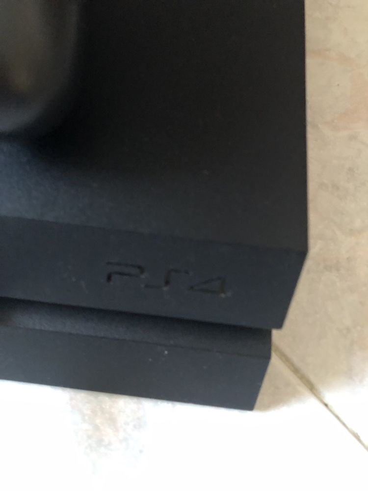 Consola PS4 c/comando original