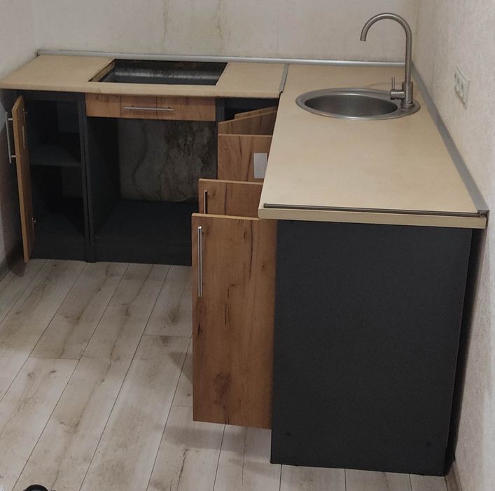Продам кухню 180/190/85 глубина столешницы 60