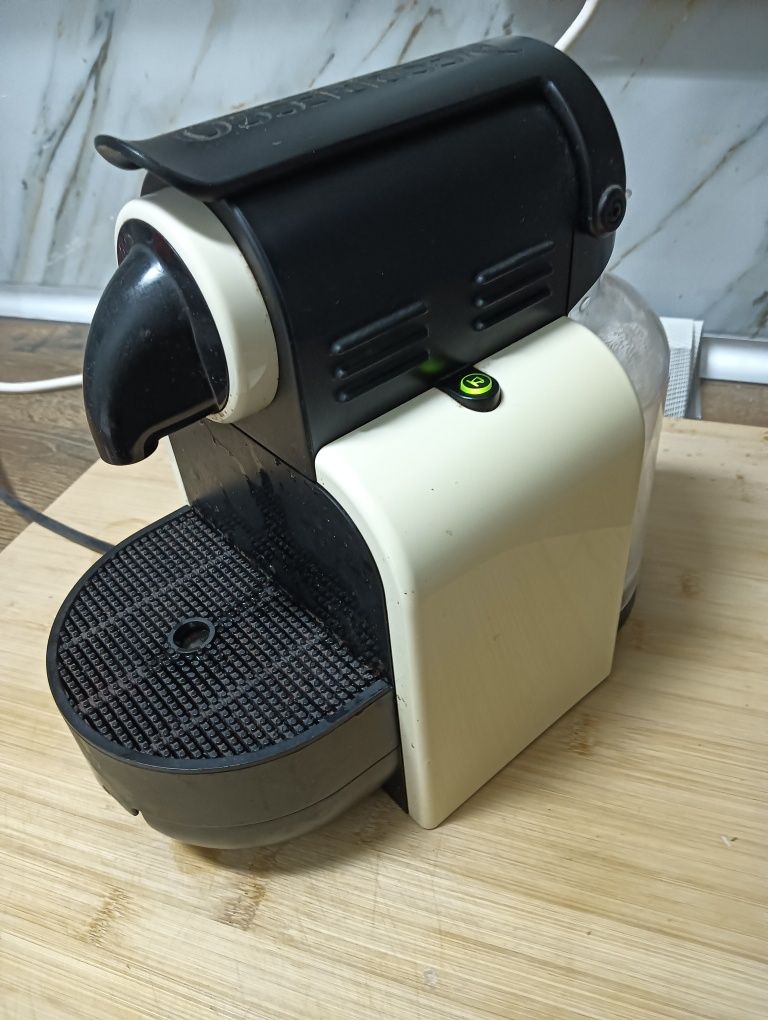 maquina café nespresso 	A funcionar.