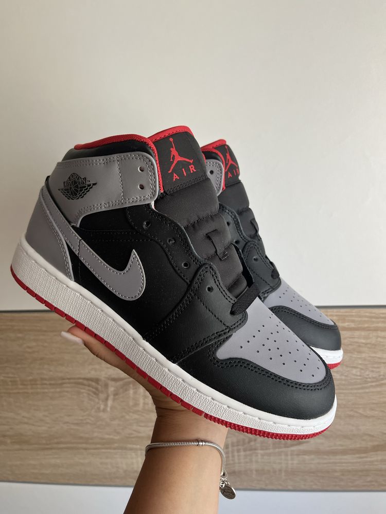 Jordan 1 mid Bred Shadow