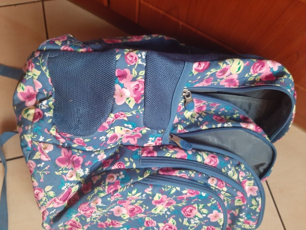 Plecak ST.Right w kolorowe kwiaty