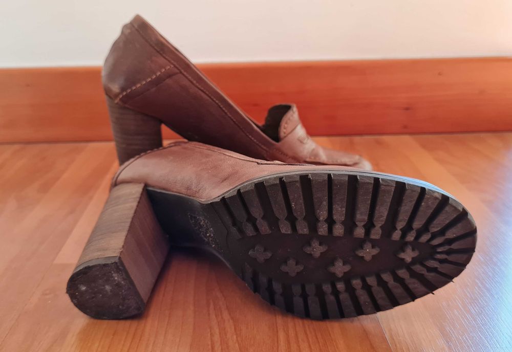 Sapatos de salto alto n.36