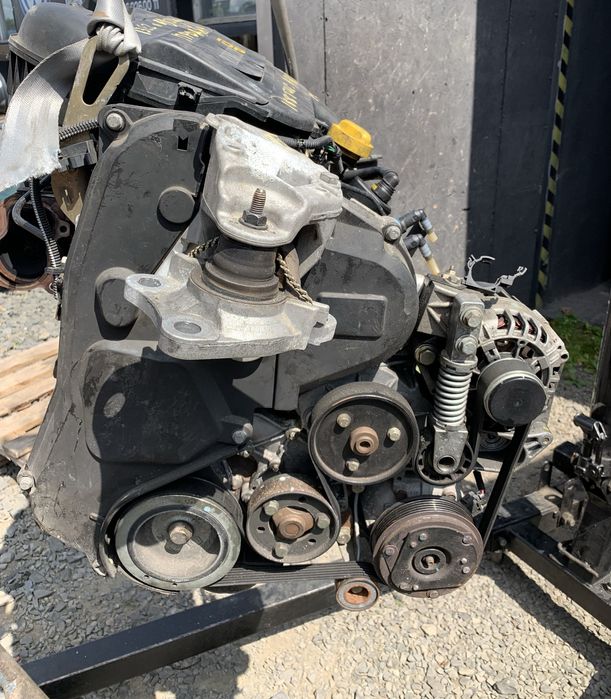 Двигун 1.9 дизель турбіна 1.9 dci renault двигатель F9K F8T